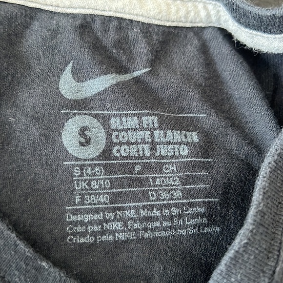 Nike Small Slim Fit T-Shirt - Picture 3 of 3